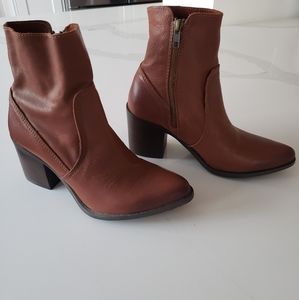 Steve Madden pointed peaches leather boot